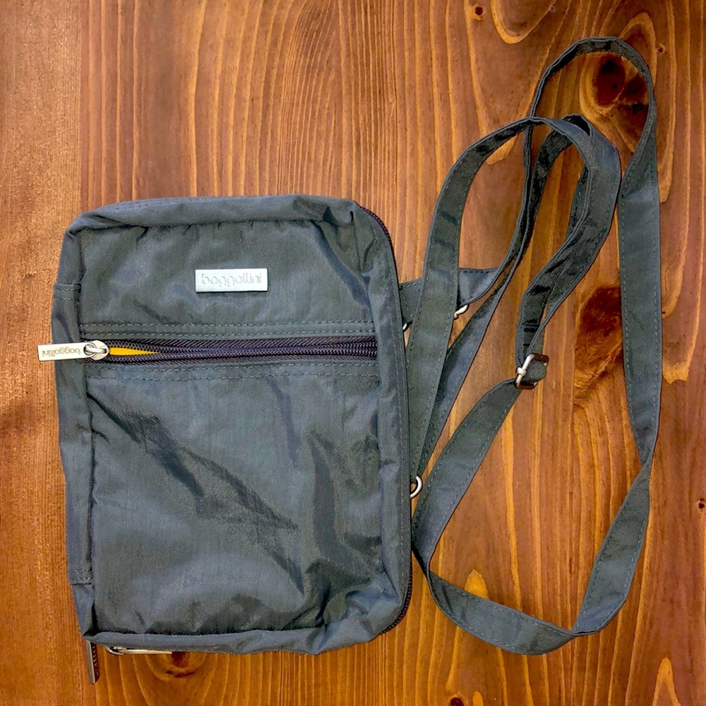 Baggallini cross body bag
